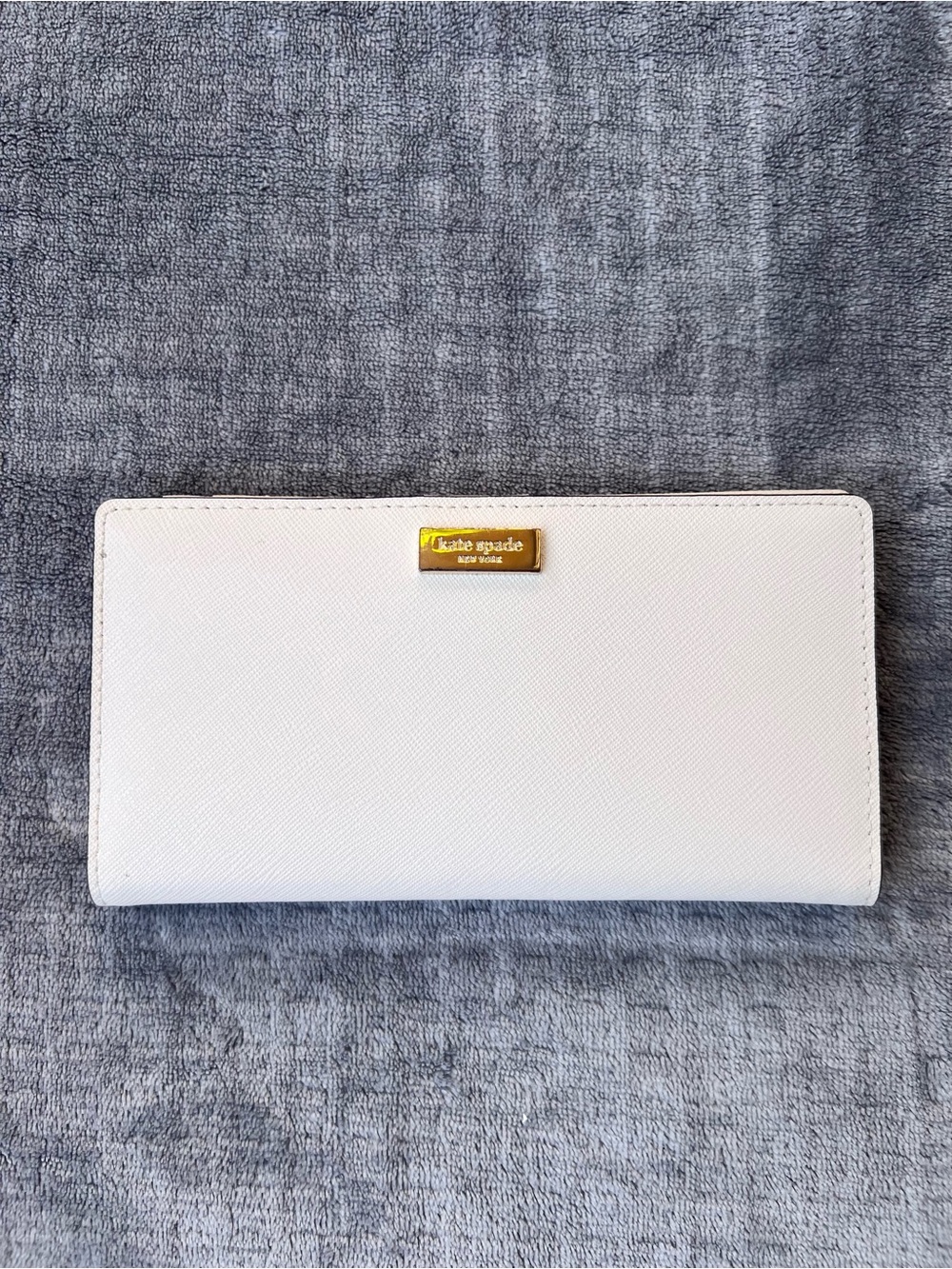 Kate Spade New York Off White Saffiano Leather Slim Bifold Wallet